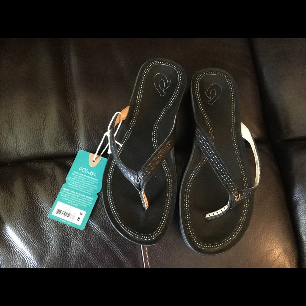 NEW Olukai Ola Sandals, Black w/Silver Accents 8!